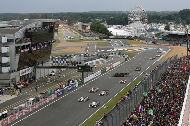 Le Mans race cars on track