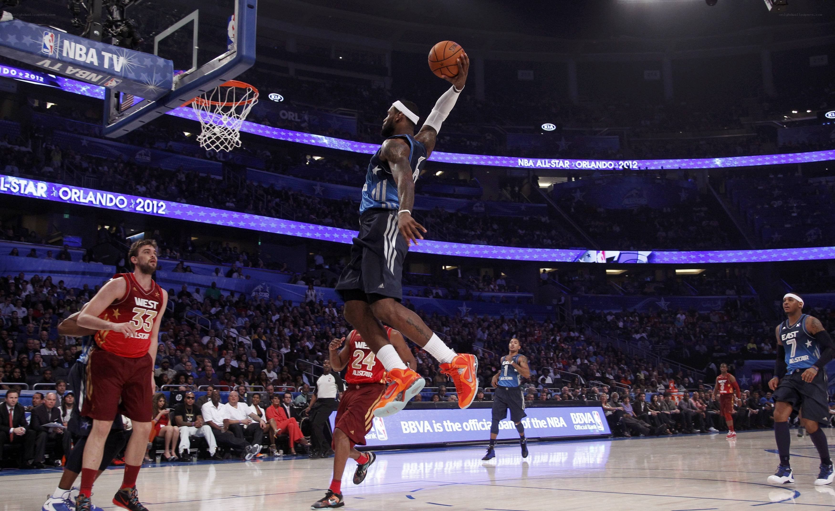 LeBron James dunks in All-Star game