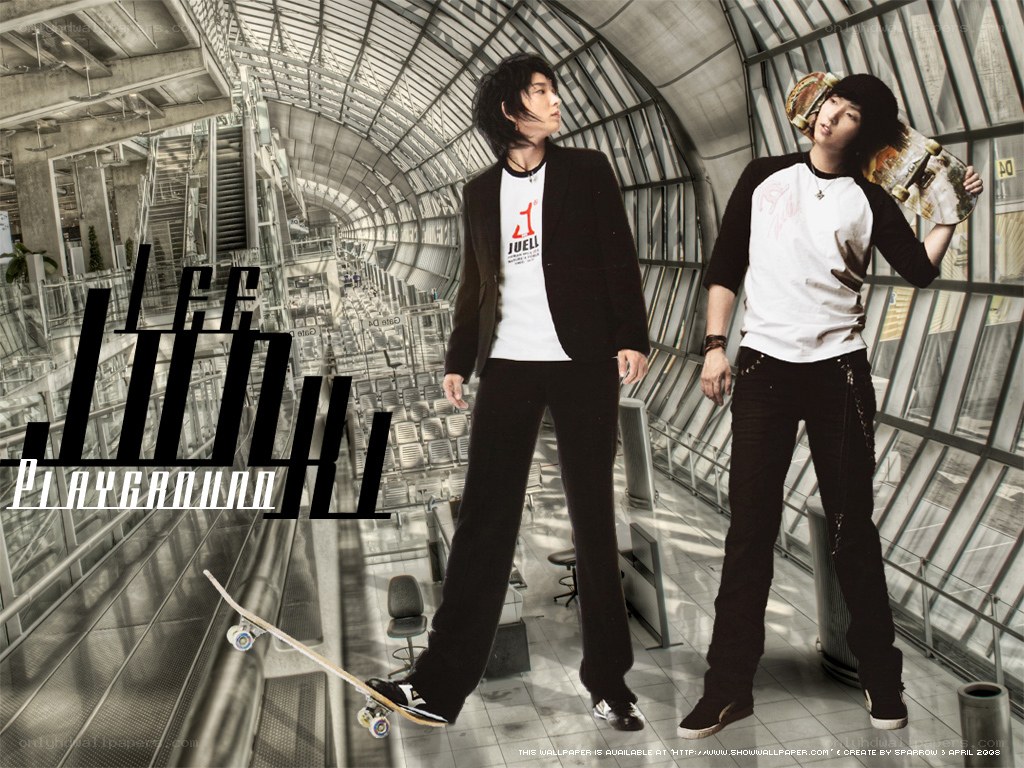 Lee Joon-gi in a modern station