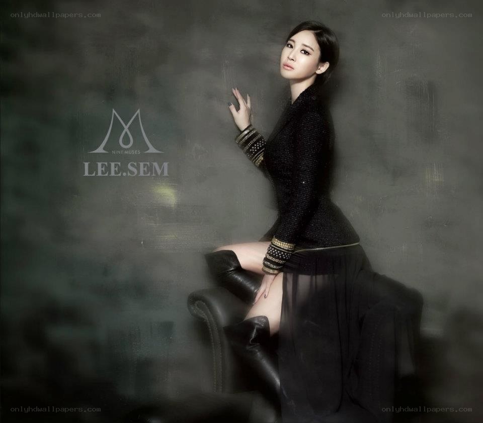 Lee Sem in a black outfit