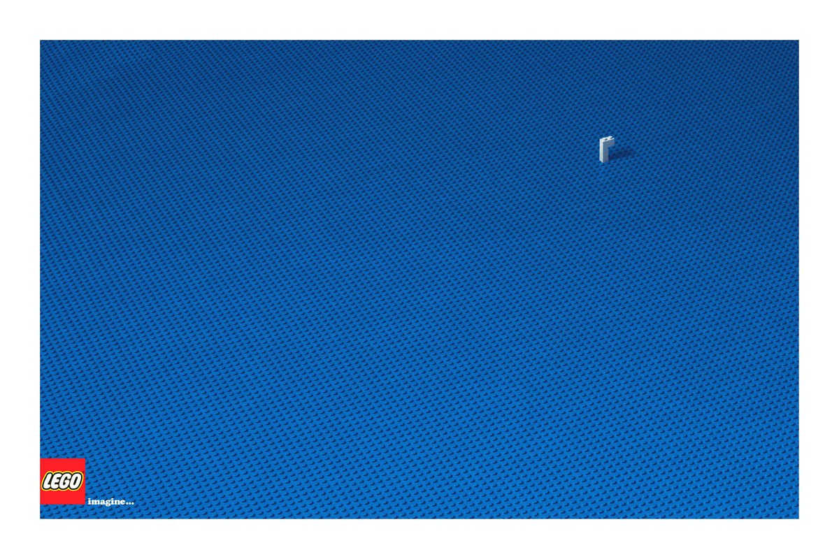 Lego blue baseplate with single brick