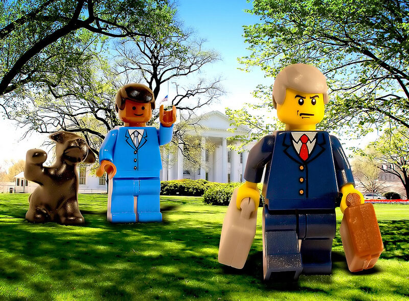 Lego figures in front of White House