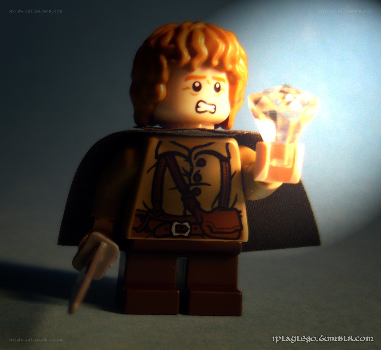 Lego hobbit minifigure with gem