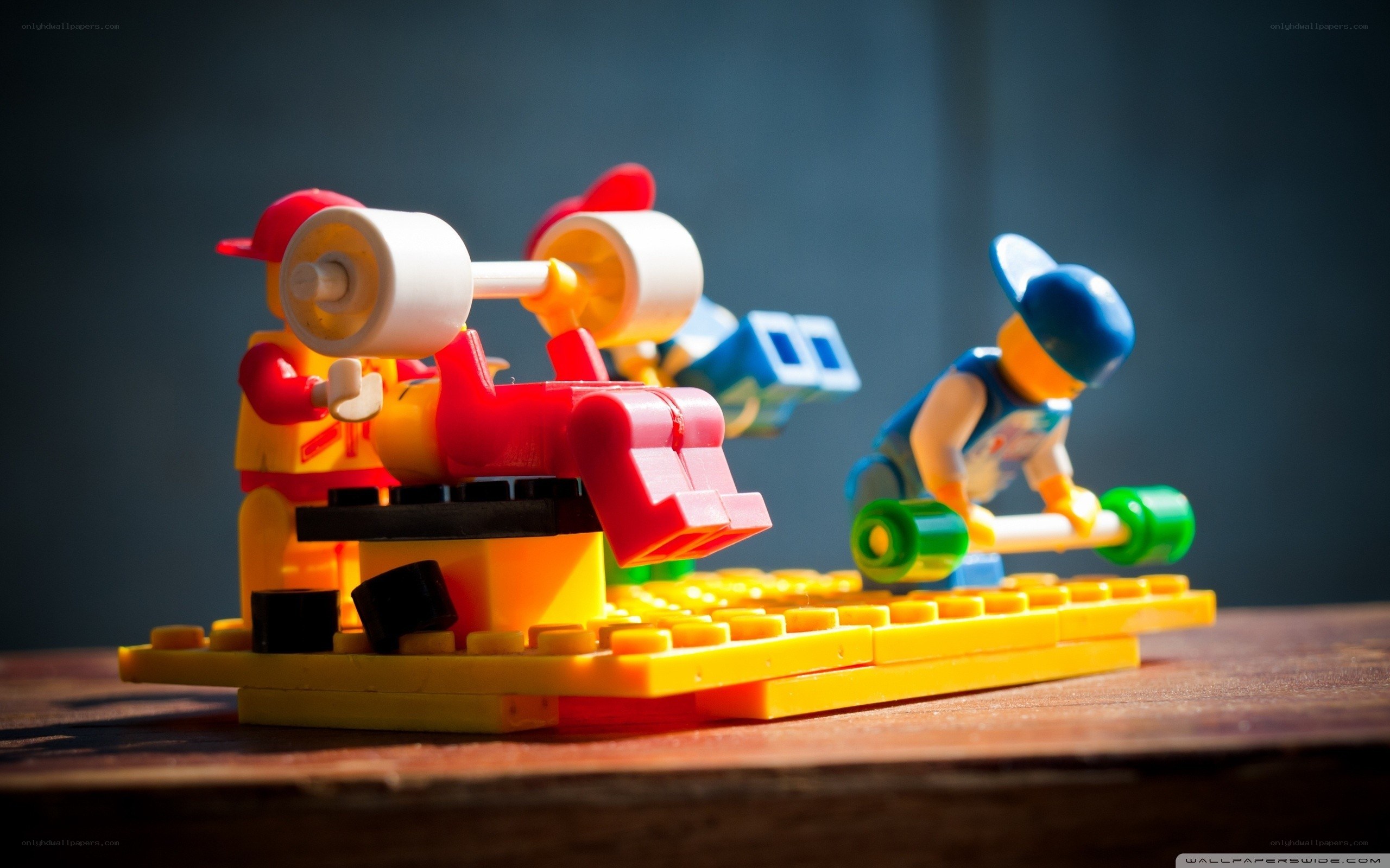 Lego minifigures weightlifting