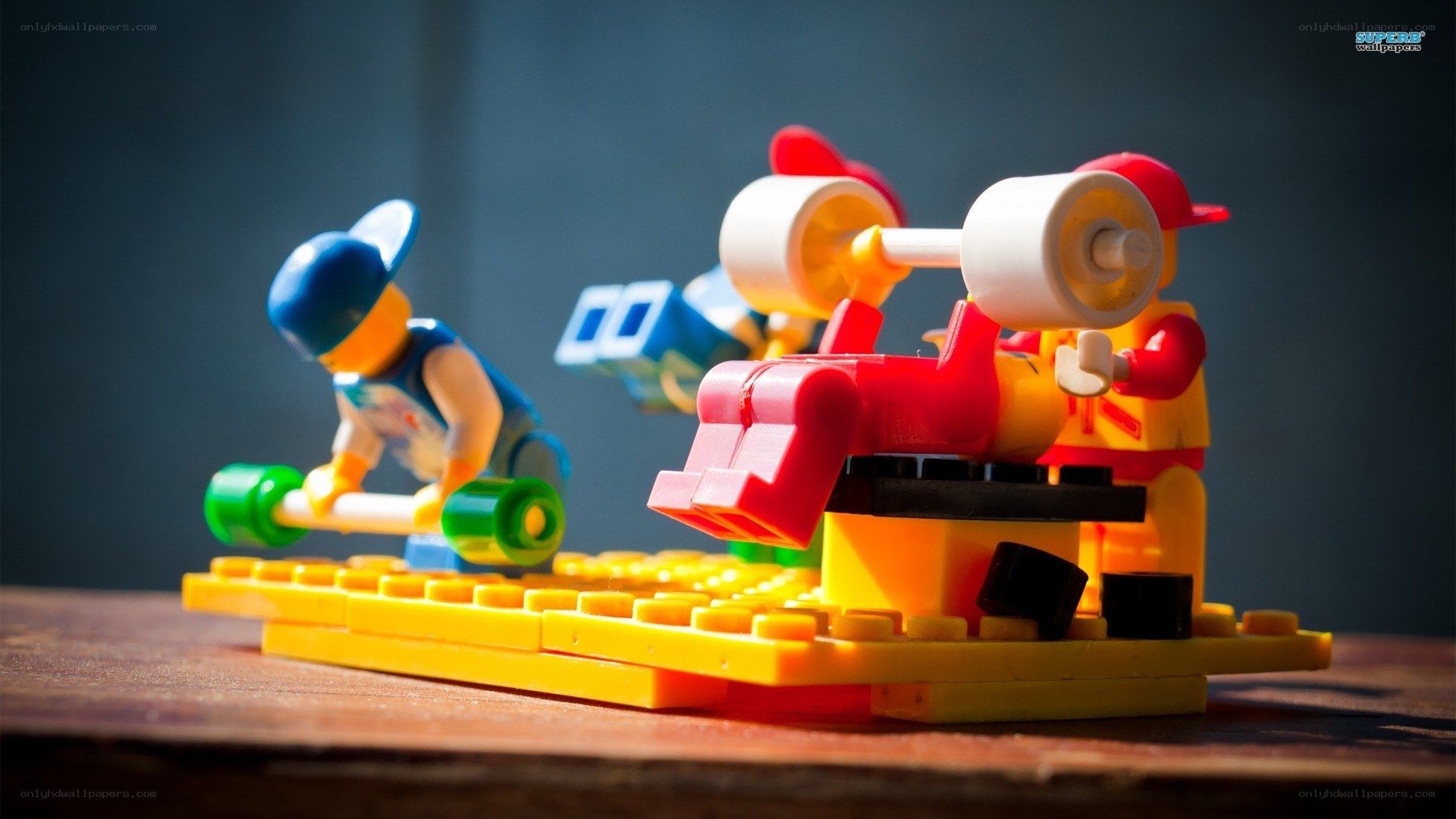 Lego minifigures weightlifting
