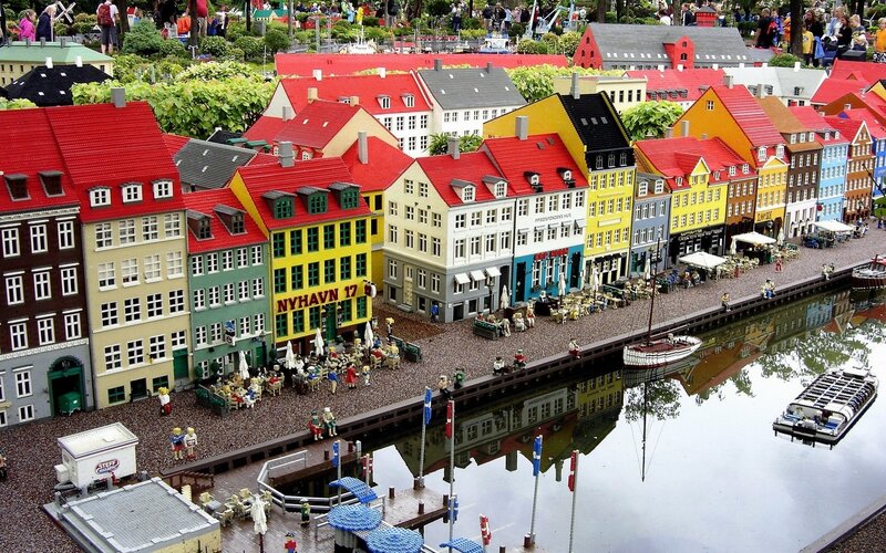 Lego model of Nyhavn