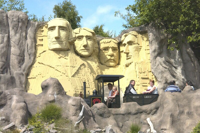 Lego Mount Rushmore replica