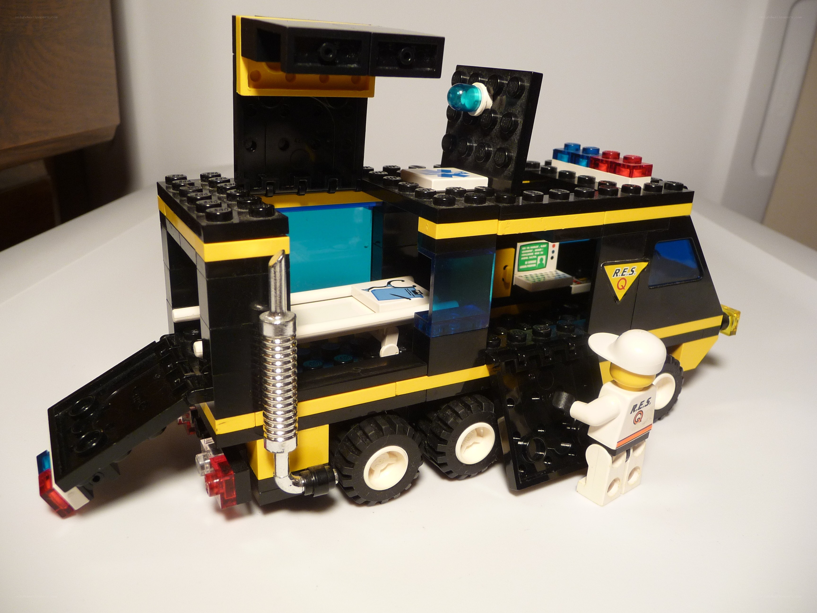 Lego rescue vehicle set
