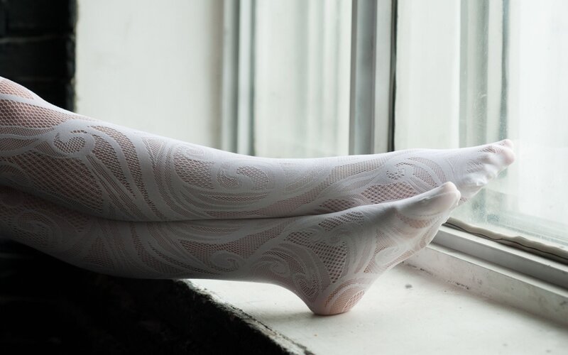 legs in white lace tights