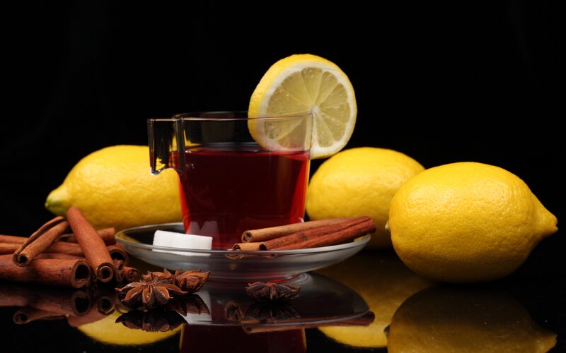 Lemon and spice tea