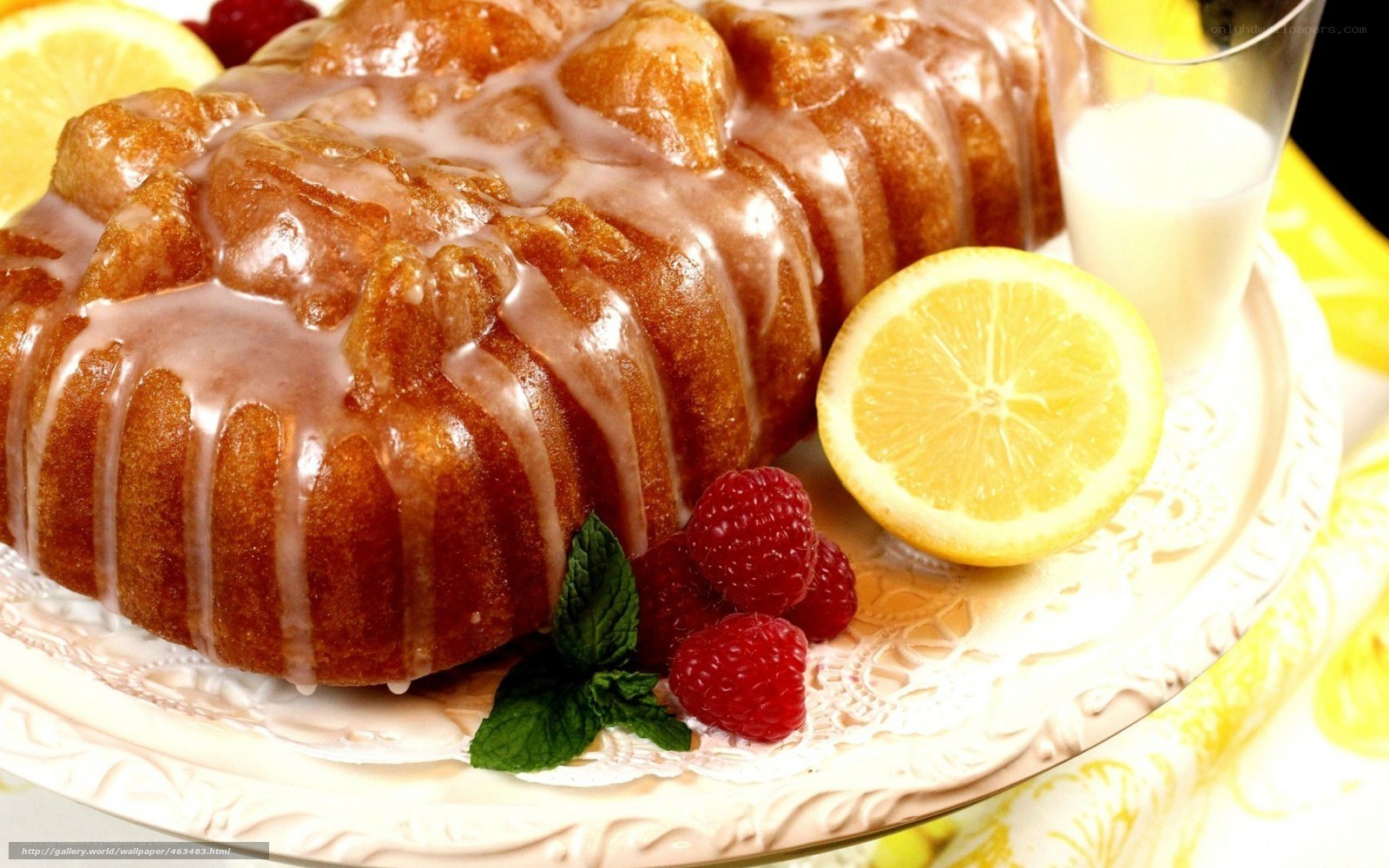 lemon cake with raspberries