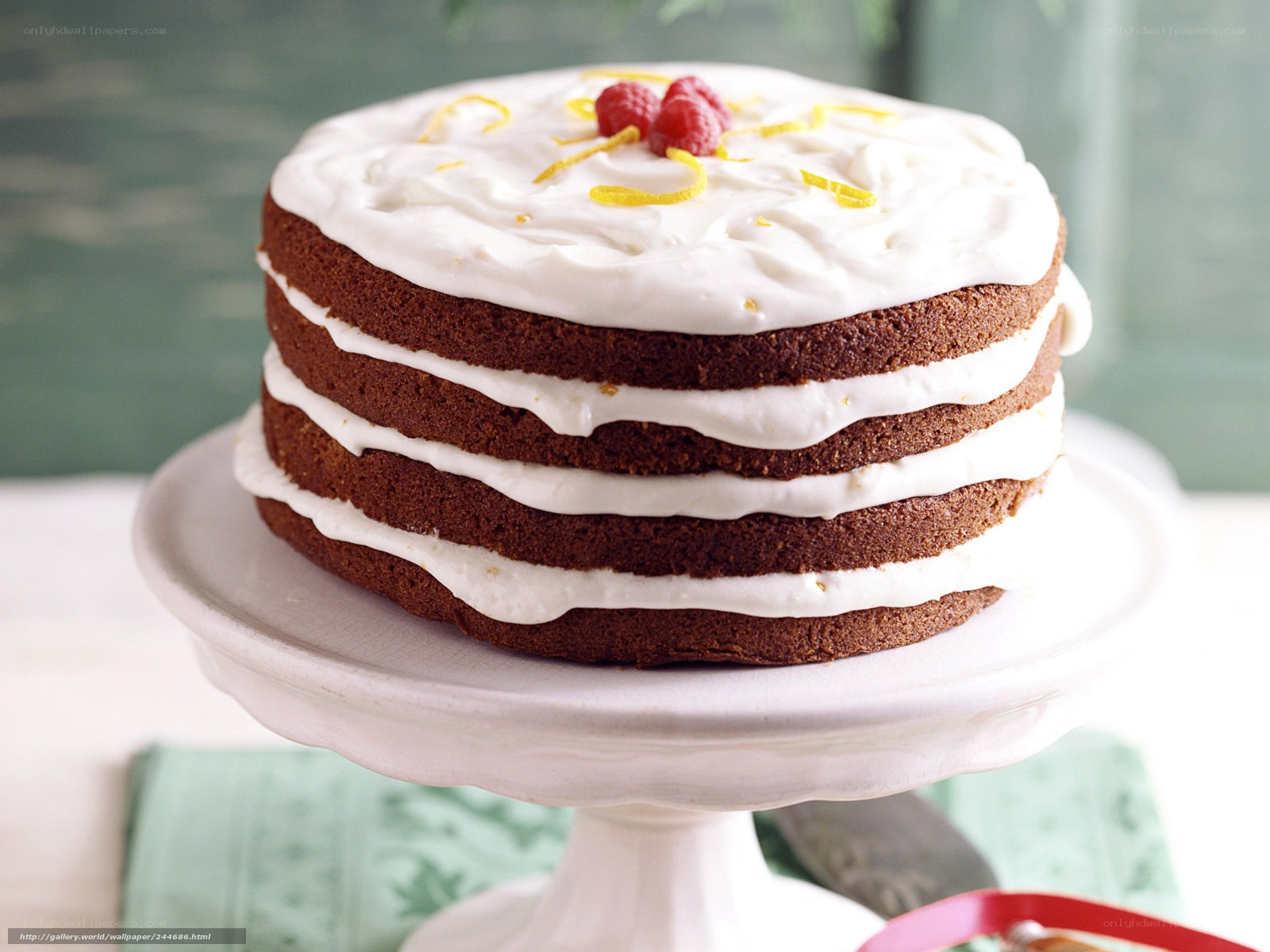 Lemon cake with raspberries