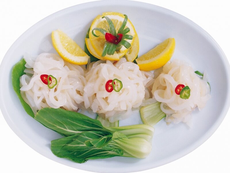 Lemon-garnished Noodles