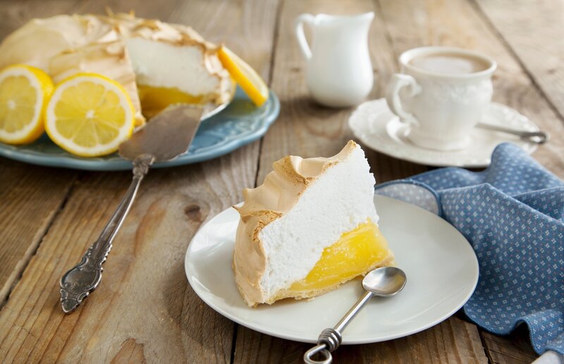lemon meringue pie slice