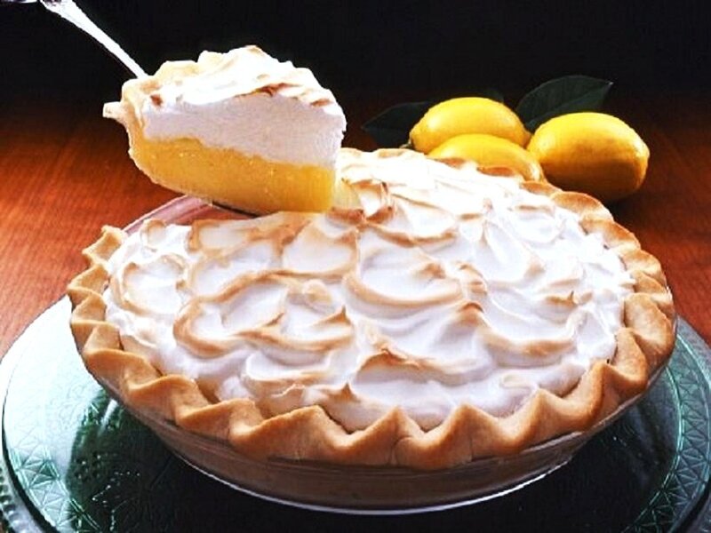 Lemon meringue pie with slice