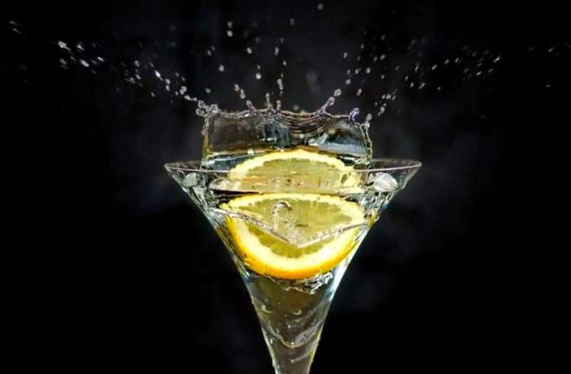 lemon slice in cocktail glass