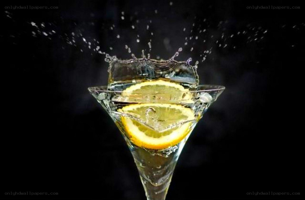 lemon slice in cocktail glass