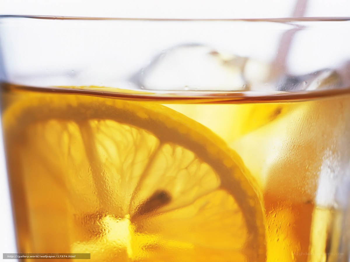 lemon slice in iced drink