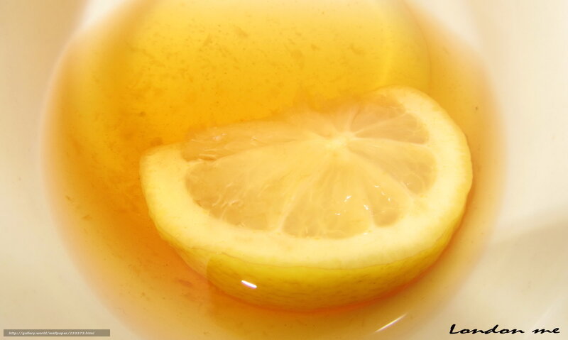 lemon slice in tea