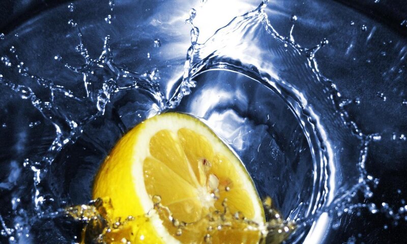 Lemon Slice in Water — Blue, Dynamic