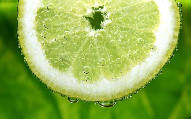 Lemon Slice in Water — Green