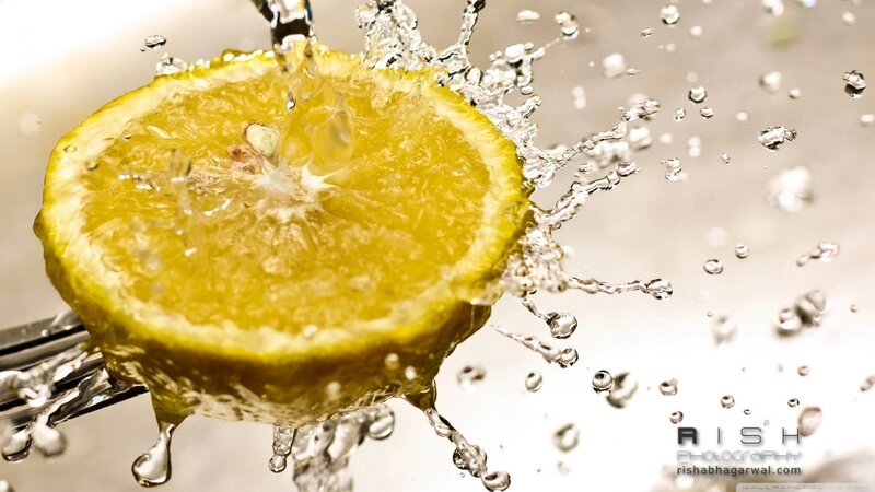 Lemon Slice Splashing Water — Yellow, Dynamic, Photograph