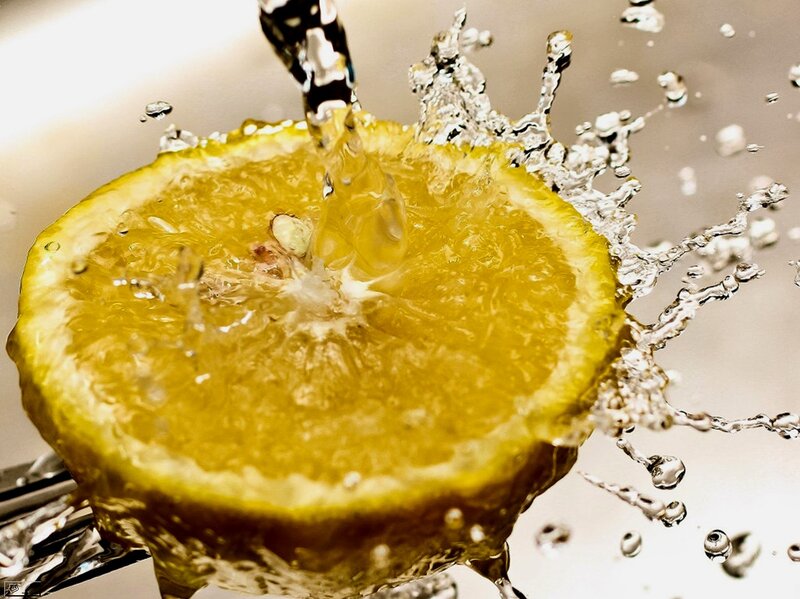 Lemon Slice with Water Splash — Yellow