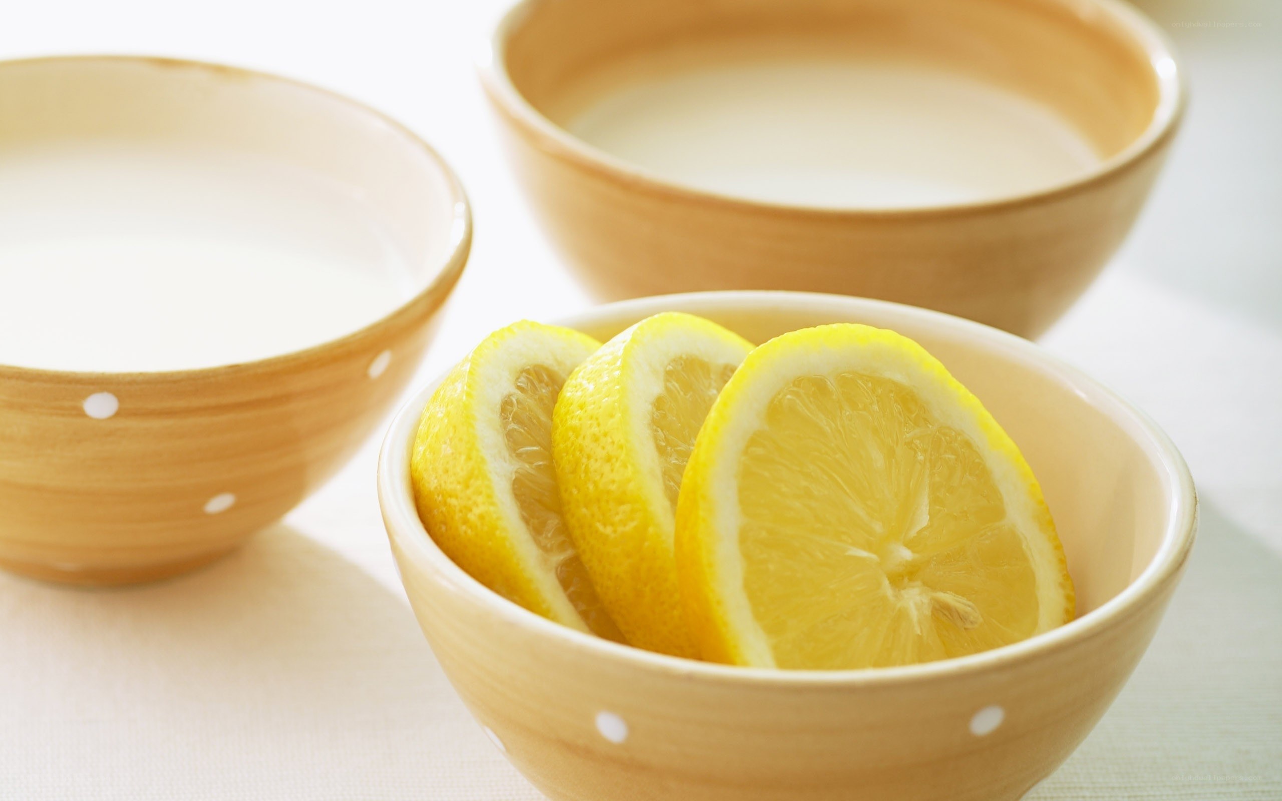 lemon slices in a bowl