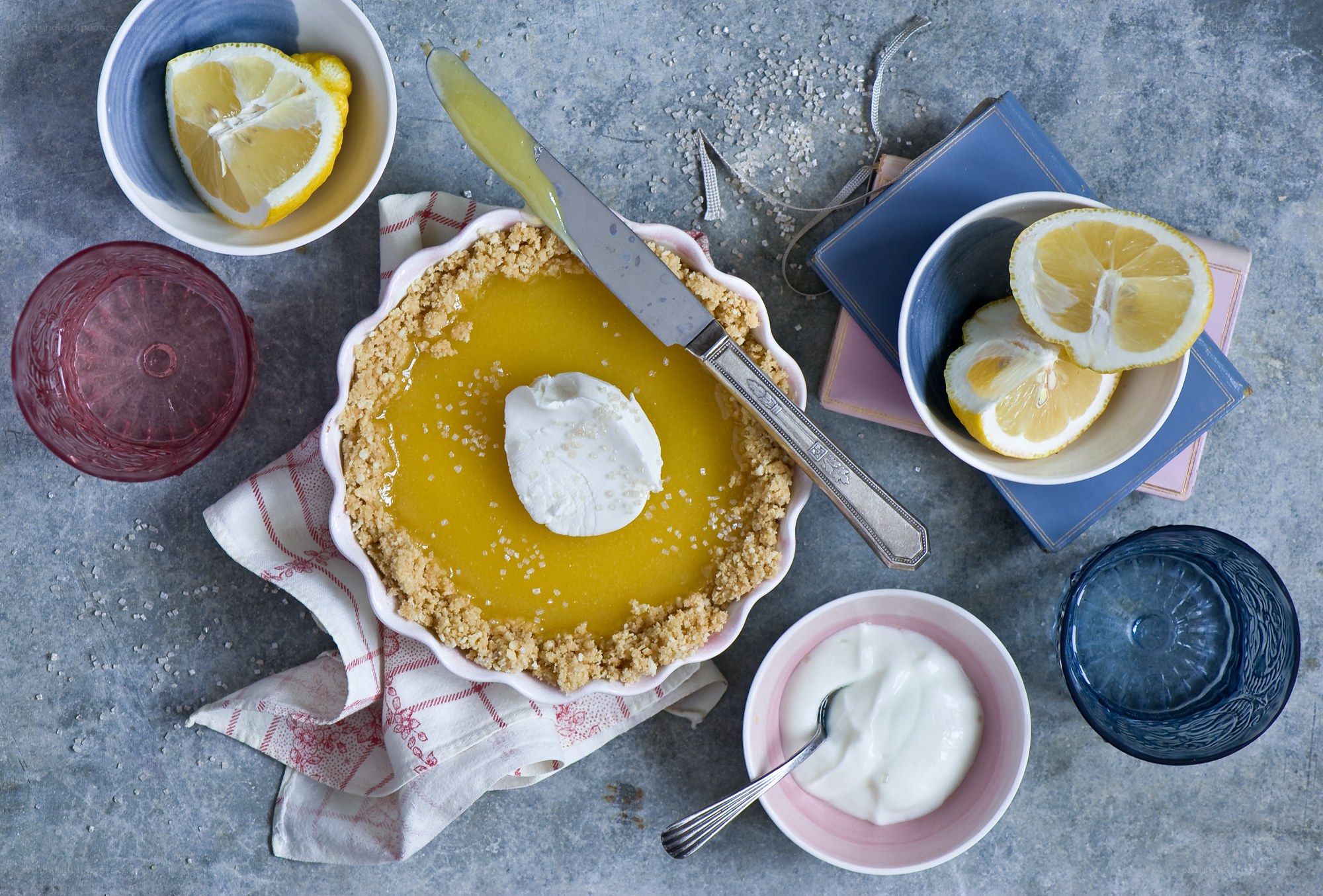 Lemon tart with yogurt