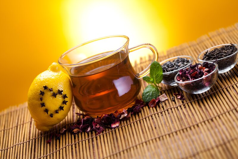 Lemon with Cloves and Tea