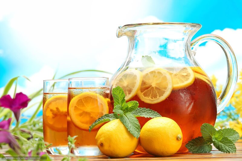 Lemonade in Pitcher and Glasses — Yellow