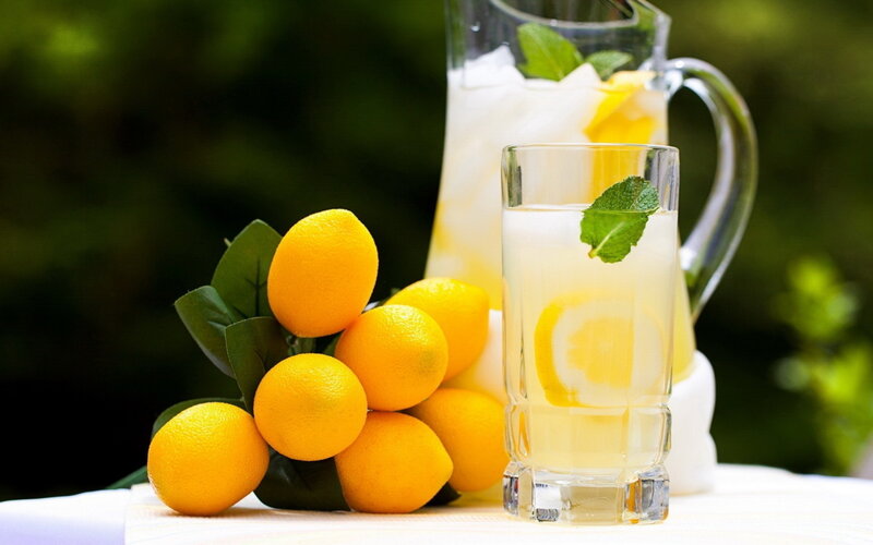 Lemonade with Lemons — Yellow, Refreshing