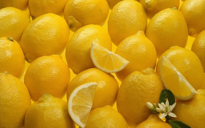 Lemons and Lemon Slices — Yellow