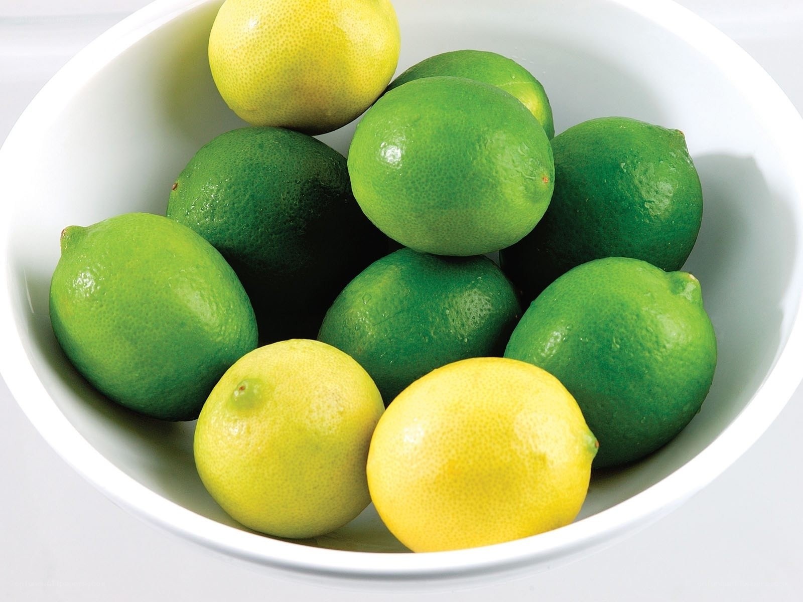 lemons and limes in a bowl