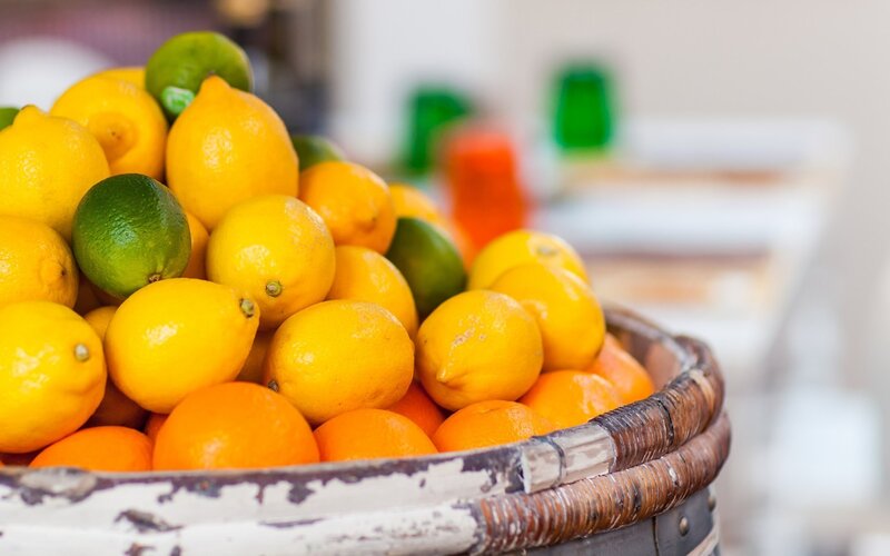 Lemons and Limes in Basket — Yellow, Fresh