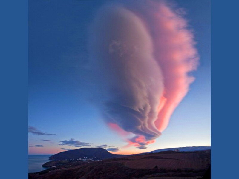 Lenticular Cloud Formation