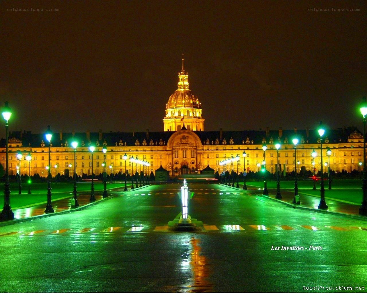 Les Invalides at night