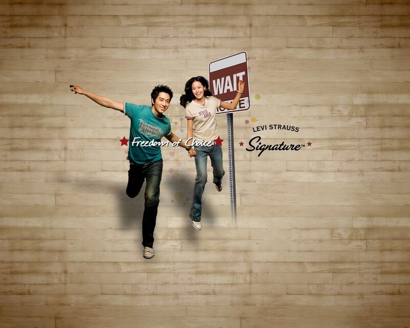 Levi's ad with couple jumping