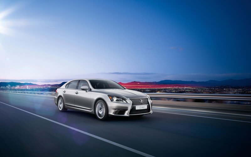 Lexus LS 460 in motion