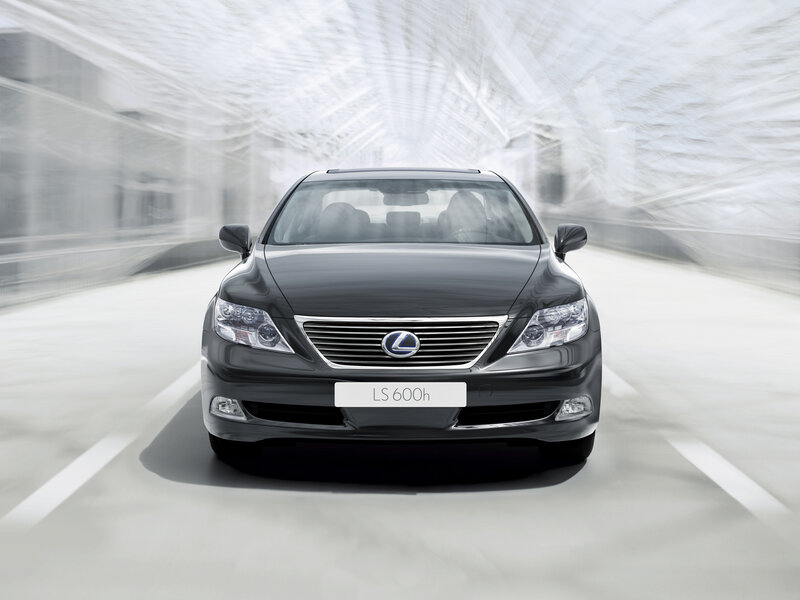 Lexus LS 600h in motion