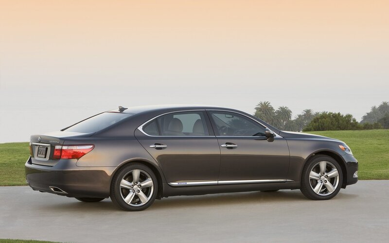 Lexus LS 600h L sedan