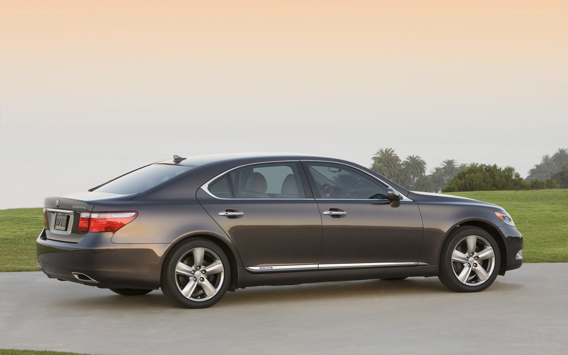 Lexus LS 600h L sedan