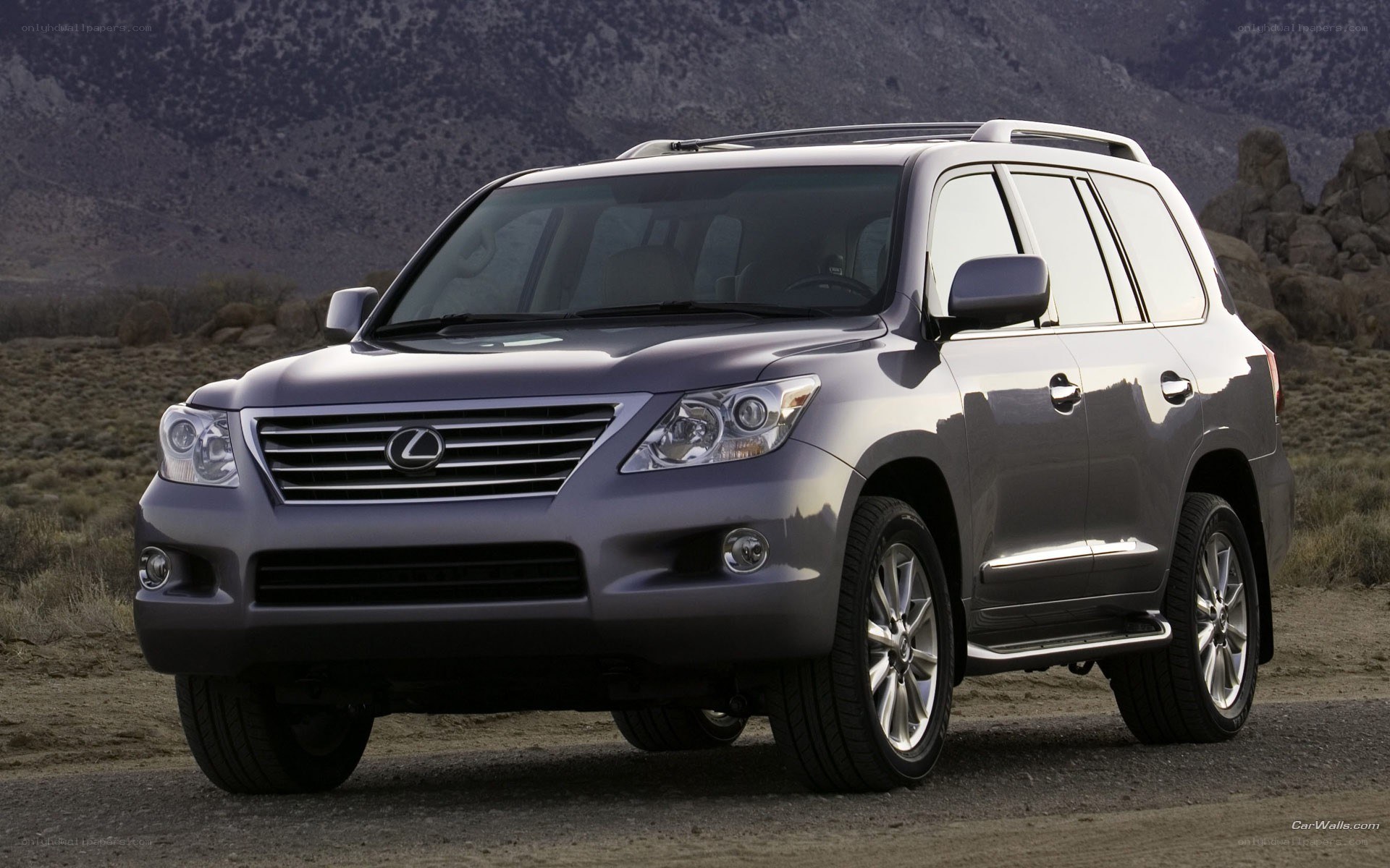 Lexus LX 570 in desert