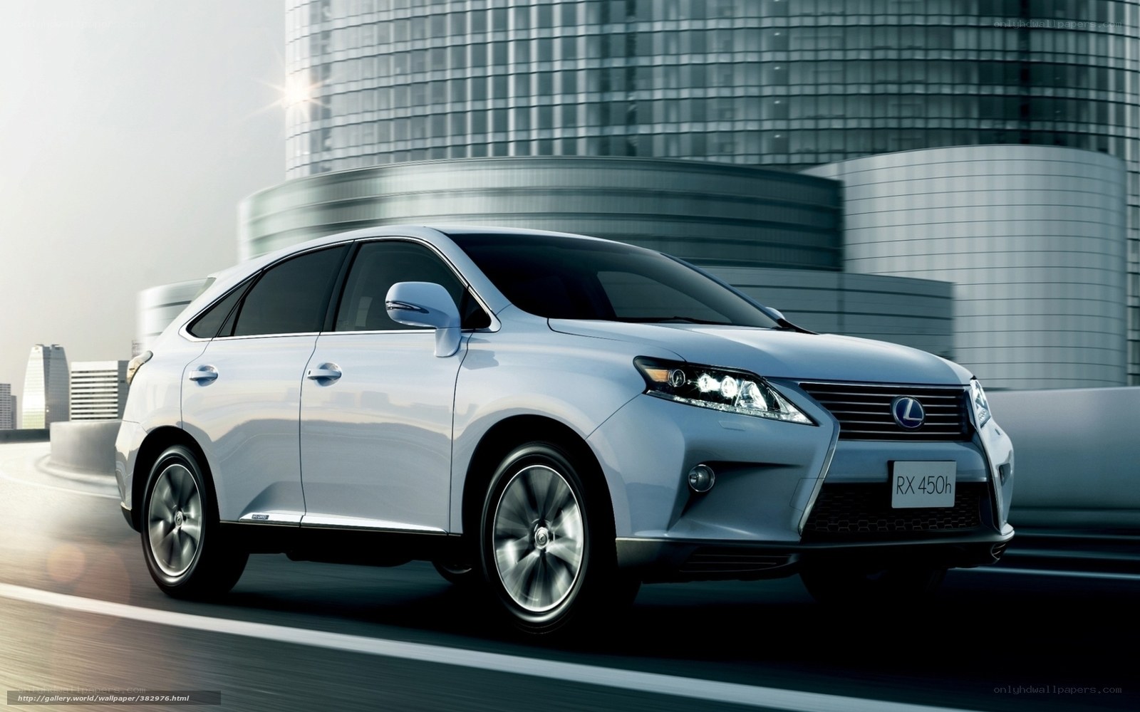 Lexus RX 450h in city