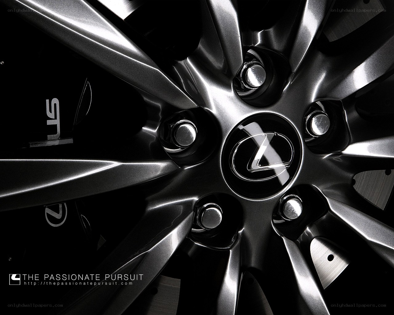Lexus wheel close-up