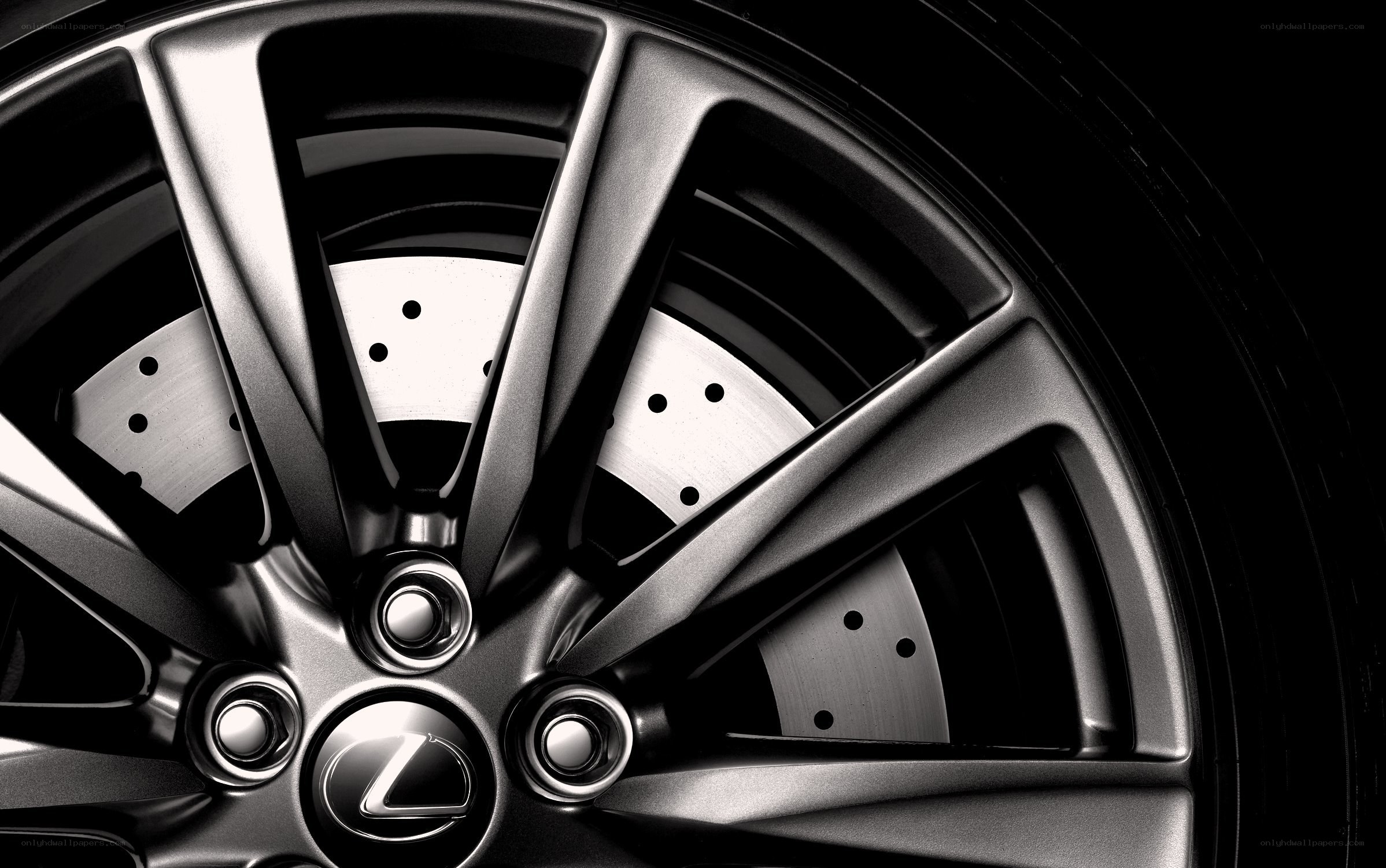 Lexus wheel close-up