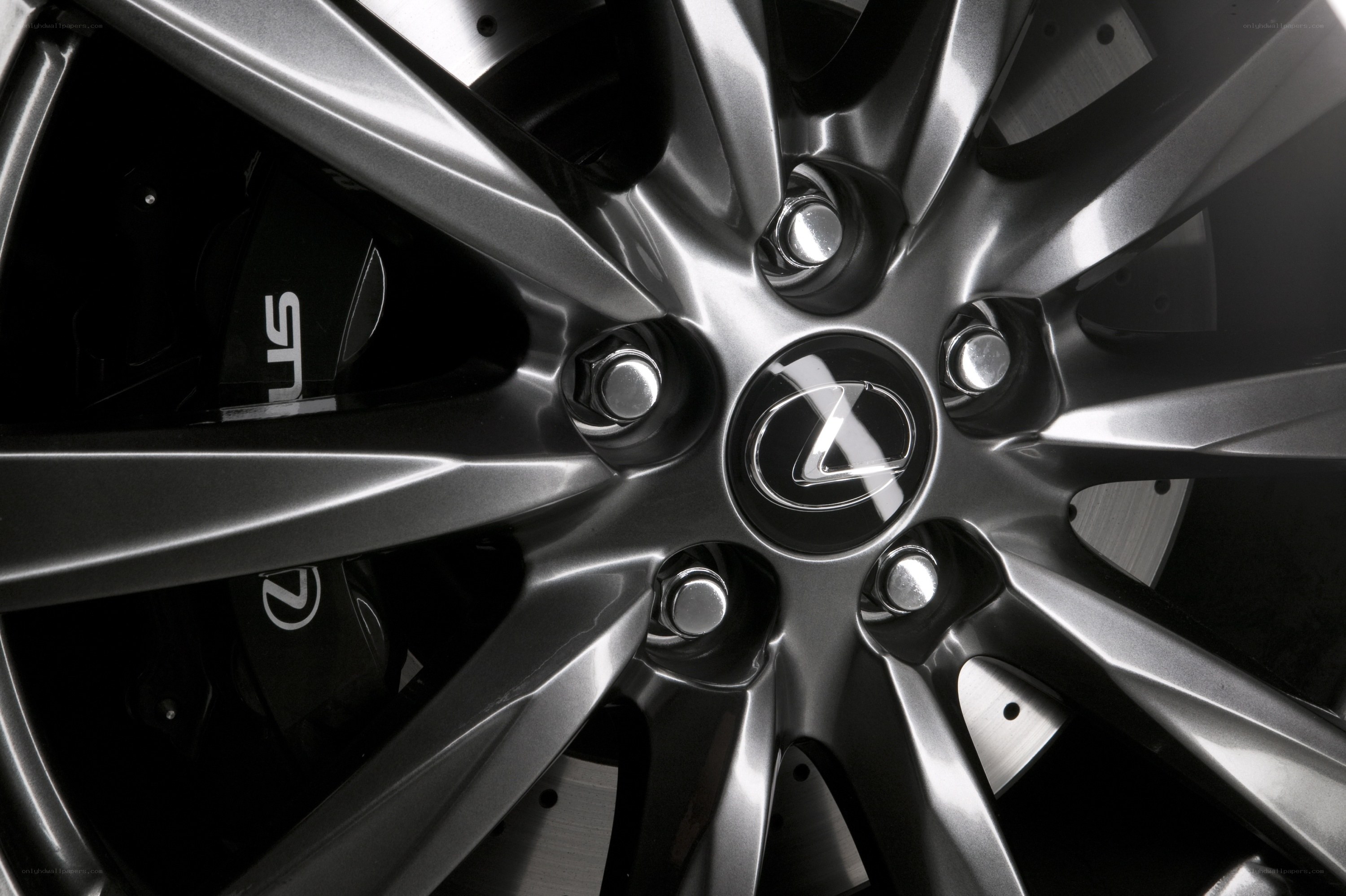 Lexus wheel close-up