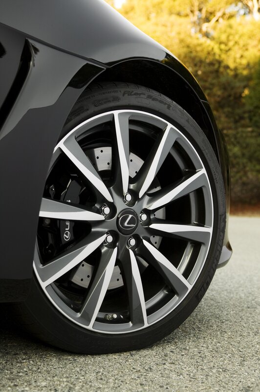 Lexus wheel detail