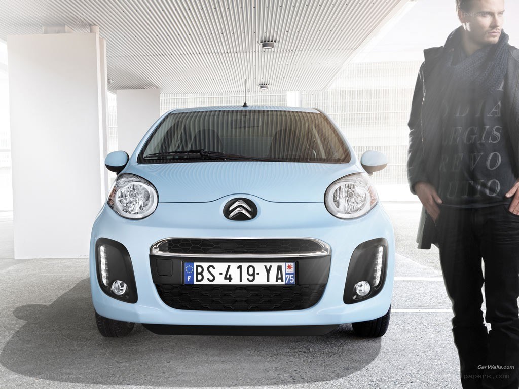 Light blue Citroën C1 car