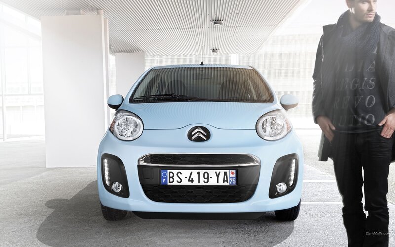 Light blue Citroën car with man